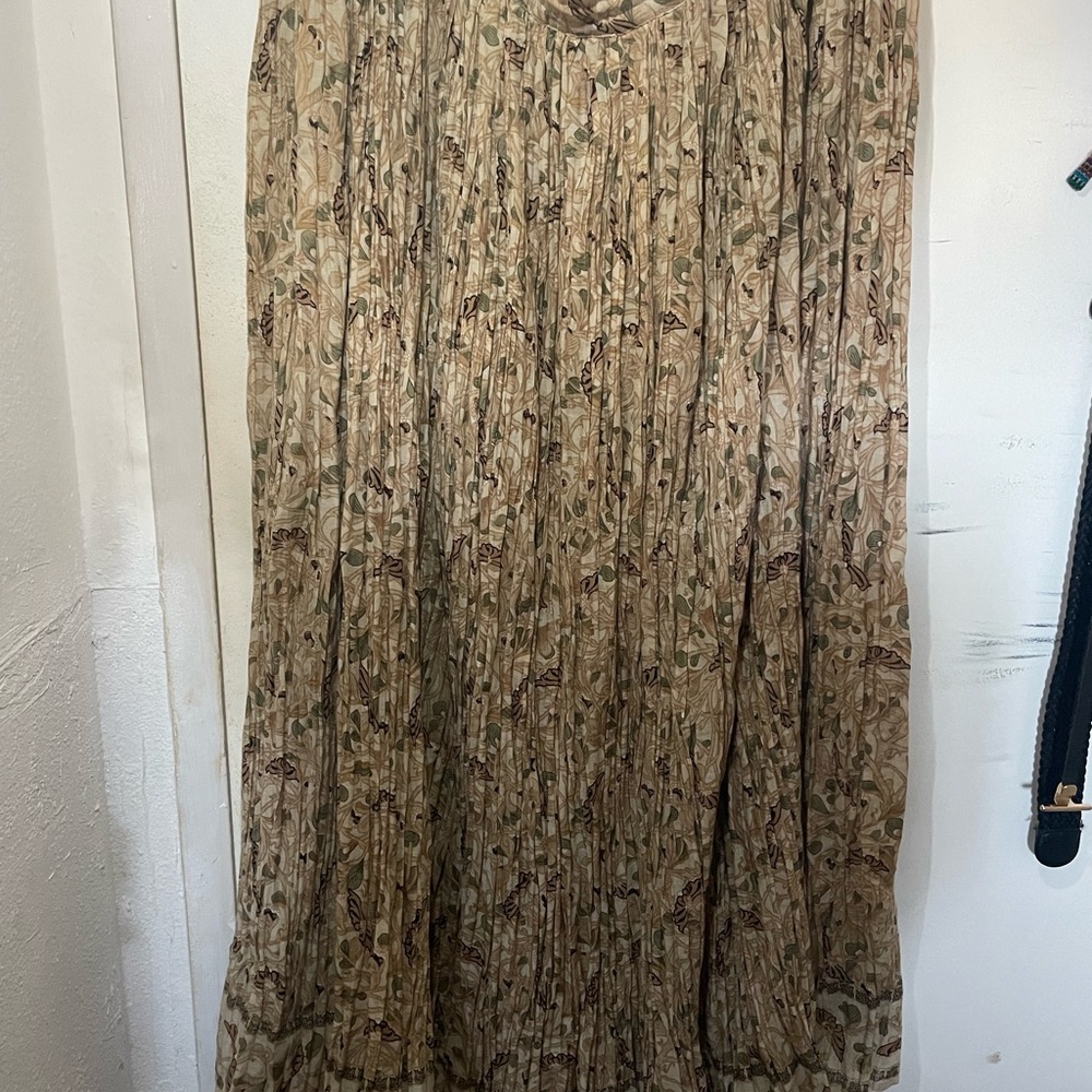 White Stag Beige Floral Pleated Maxi Skirt - Picture 3 of 5